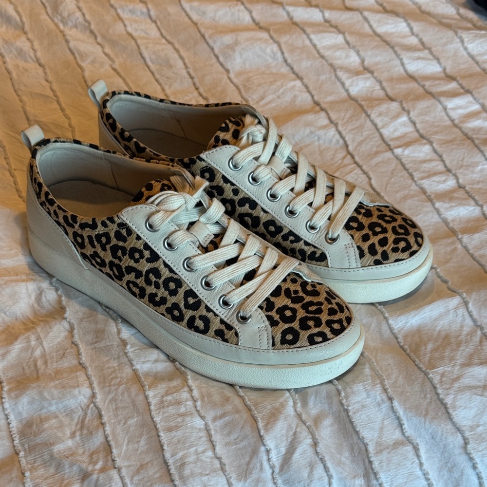 Vionic Leopard Print Women's Sneakers